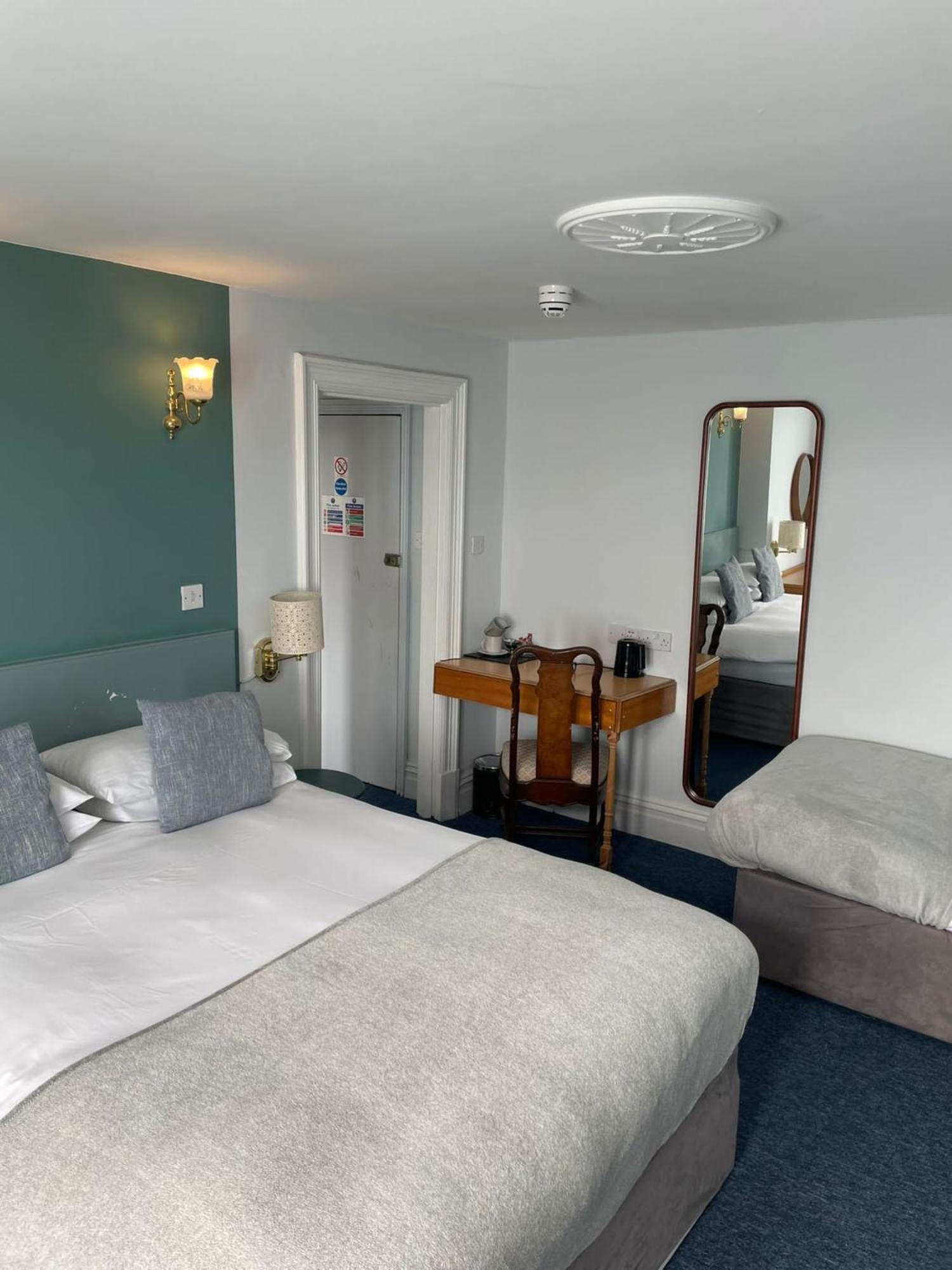 Oyo No 3 Hotell Bath Exteriör bild