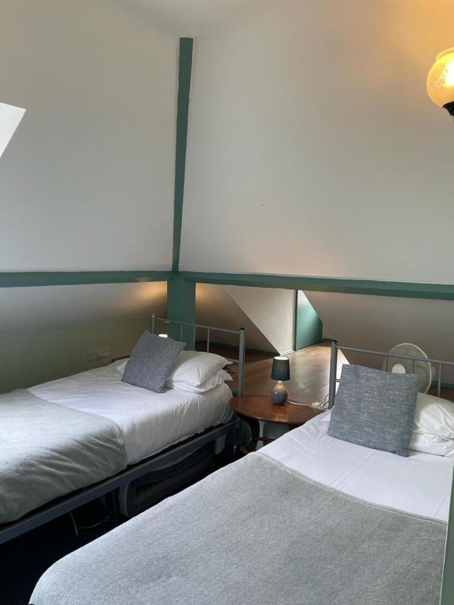Oyo No 3 Hotell Bath Exteriör bild