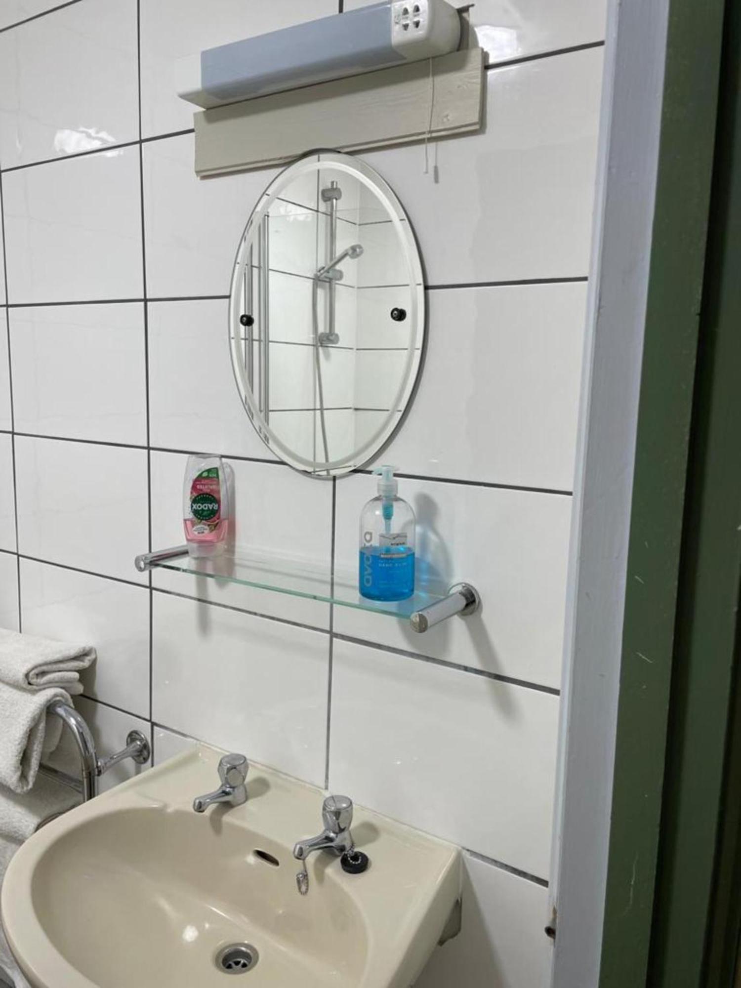 Oyo No 3 Hotell Bath Exteriör bild